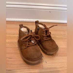 UGG Neumel II Toddler Boots in chestnut suede size 7